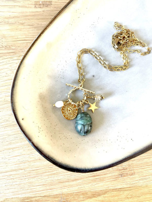 collier toggle scarab emerald