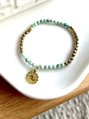 bracelet capricorne en turquoise et medaillon astro