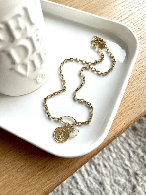 COLLIER VIERGE CHAINE ET QUARTZ ROSE