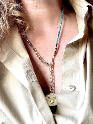 collier belier pierre apatite, bracelet multitours médaille astro belier