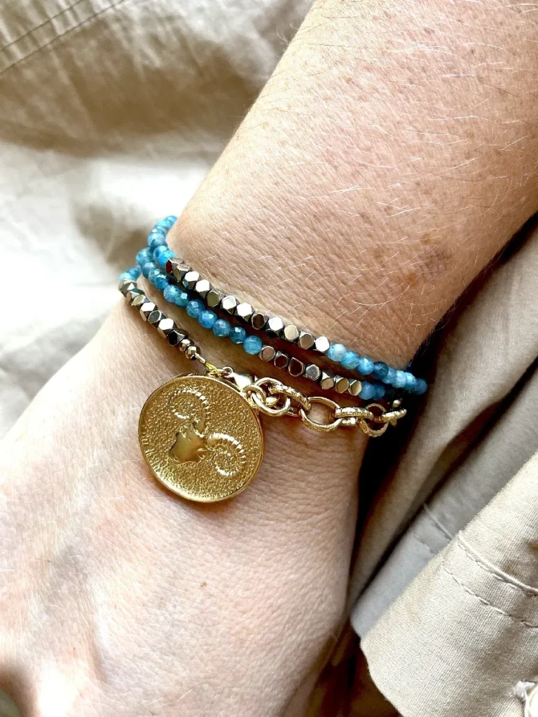 collier belier pierre apatite, bracelet multitours médaille astro belier
