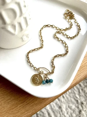 collier belier chaine et apatite est un collier en maille vénitienne fine et une médaille astro bélier