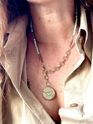 collier capricorne astro en turquoise et médaillon astro