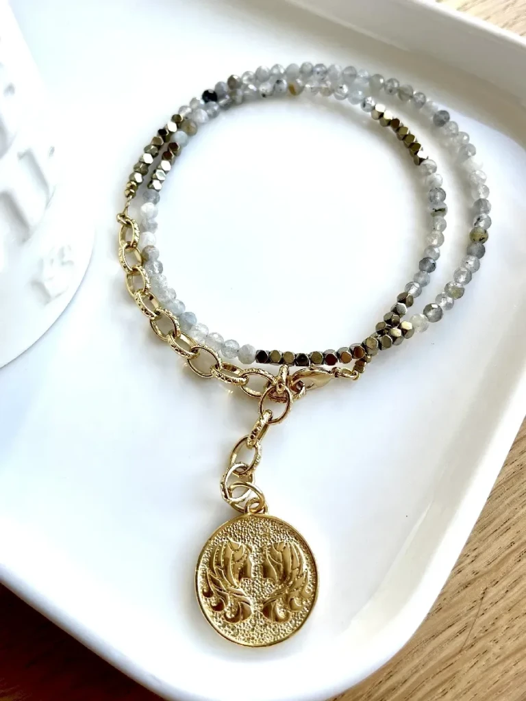 collier gémeaux labradorite chaine et multitours médaille astro gémeaux