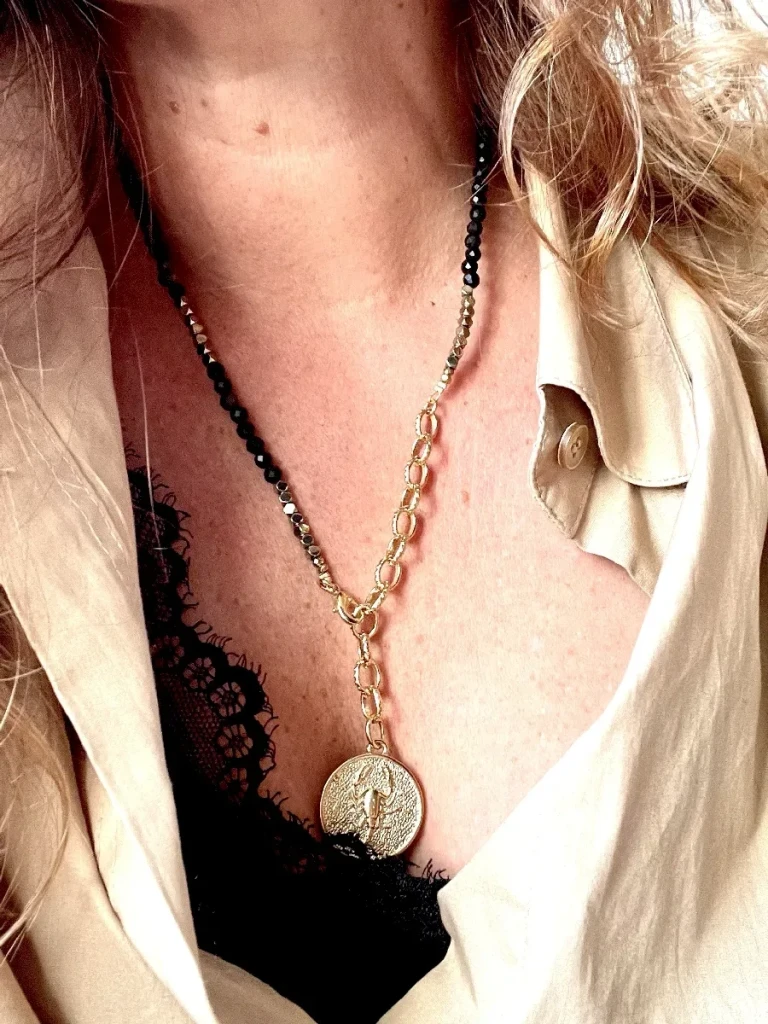 collier scorpion obsidienne dorée