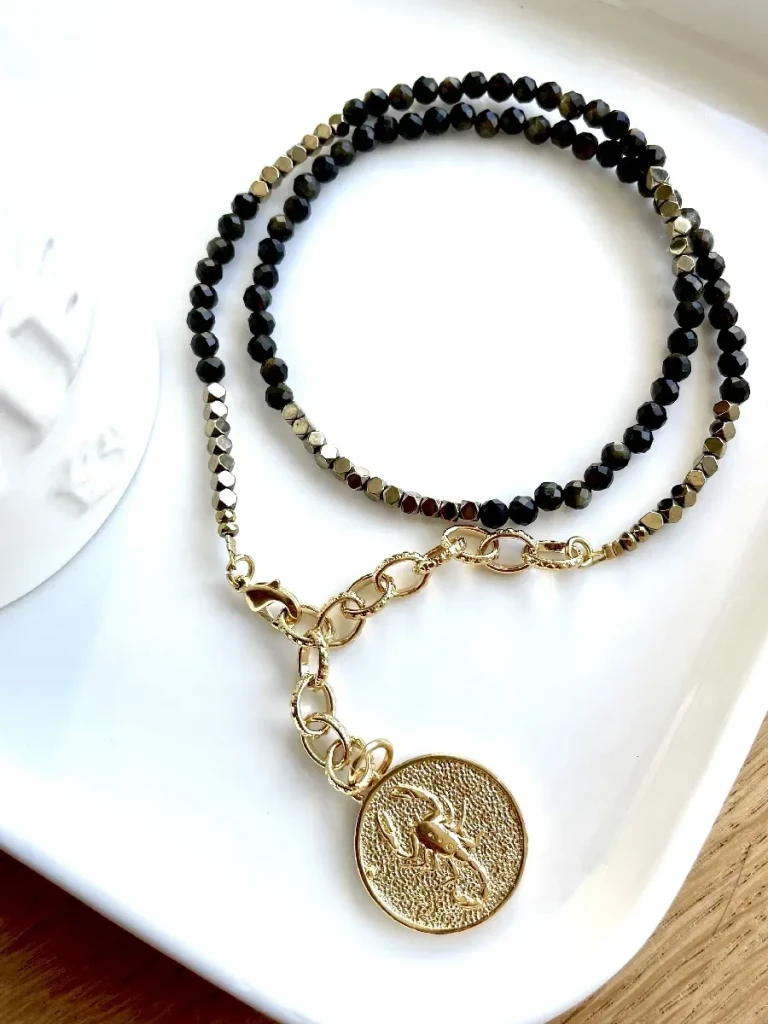 collier scorpion obsidienne dorée