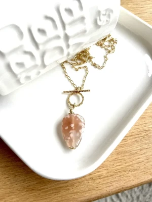 sautoir toggle agate fleur de cerisier