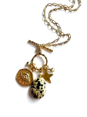 collier scarabée et grigris en jaspe dalmatien