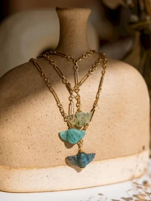 COLLIER SCARABÉE EN PIERRES NATURELLES