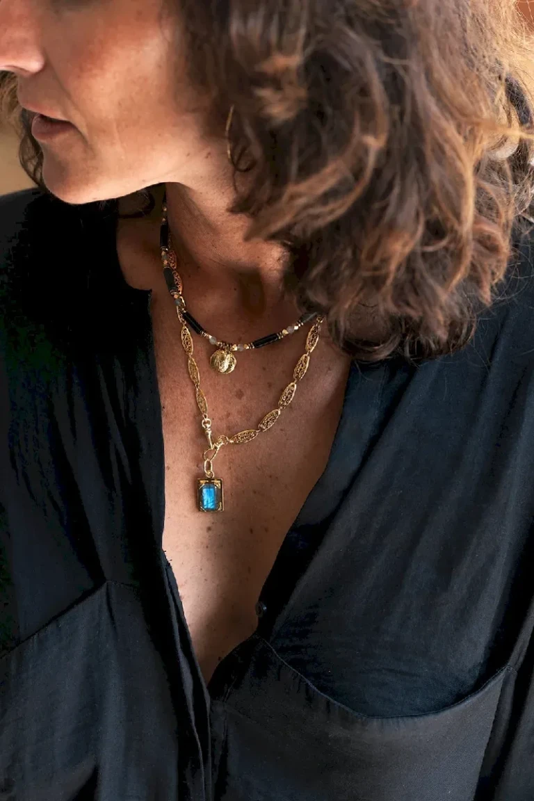 collier filigrane etCOLLIER CIGALE SPINELLE NOIRE LABRADORITE
