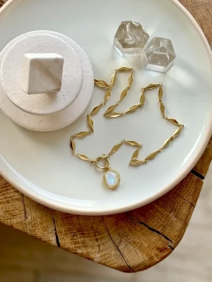 COLLIER SCARABÉE ERA PIERRE DE LUNE