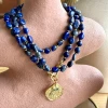 Le Lapis lazuli est la pierre de la transformation, il accompagne les passages de vie et aide au changement Il aide a trouver sagesse et intuition.