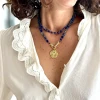Le Lapis lazuli est la pierre de la transformation, il accompagne les passages de vie et aide au changement Il aide a trouver sagesse et intuition.