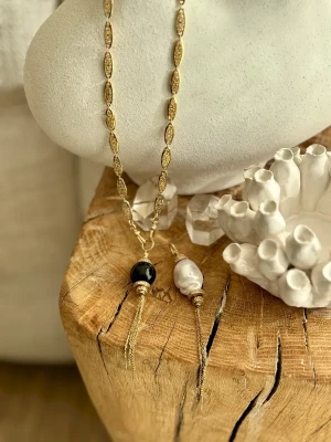CHARM POMPON EN PIERRE