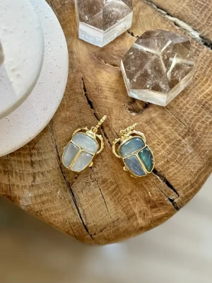 PENDENTIF SCARABEE PIERRE Labradorite / Pierre de Lune