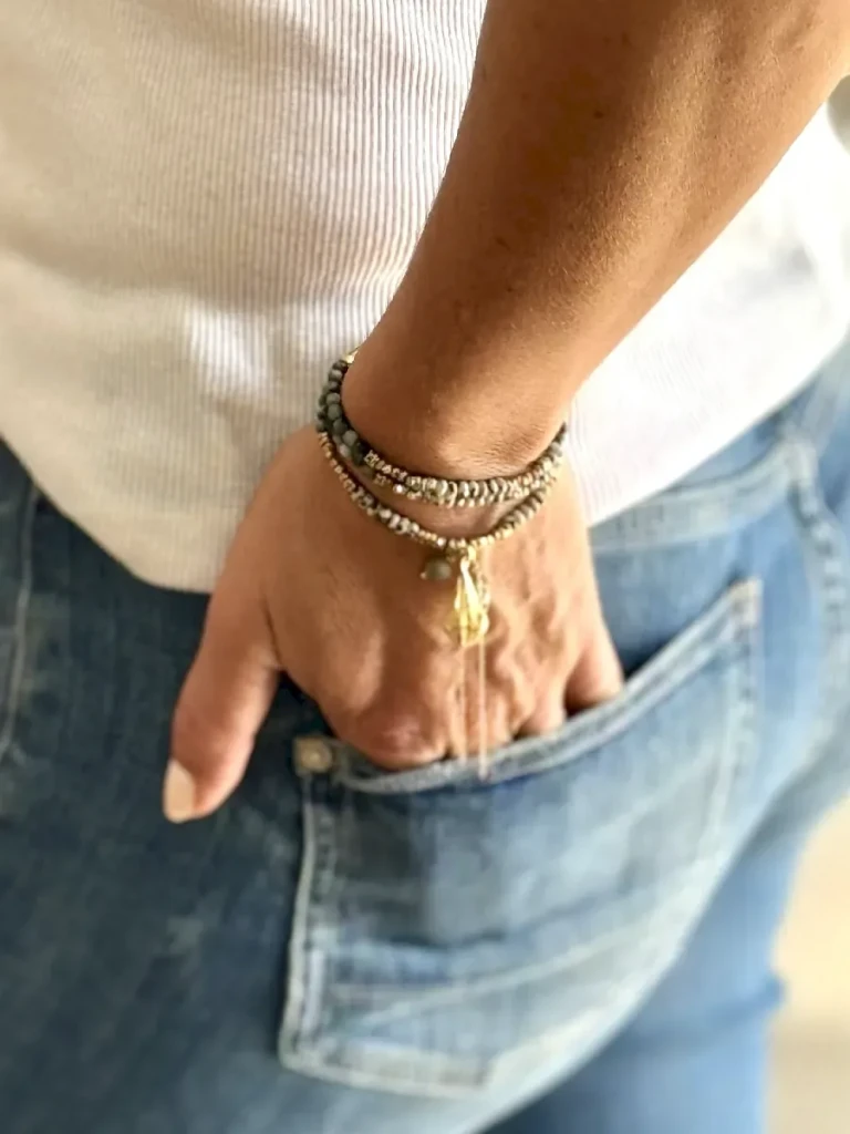 bracelet freya jaspe dalmatien peut se porter en collier mi long