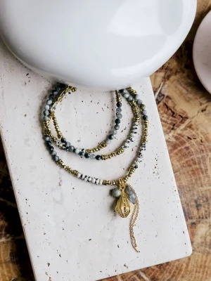 bracelet multioturs ou collier mi long freya jaspe dalmatien et labradorite