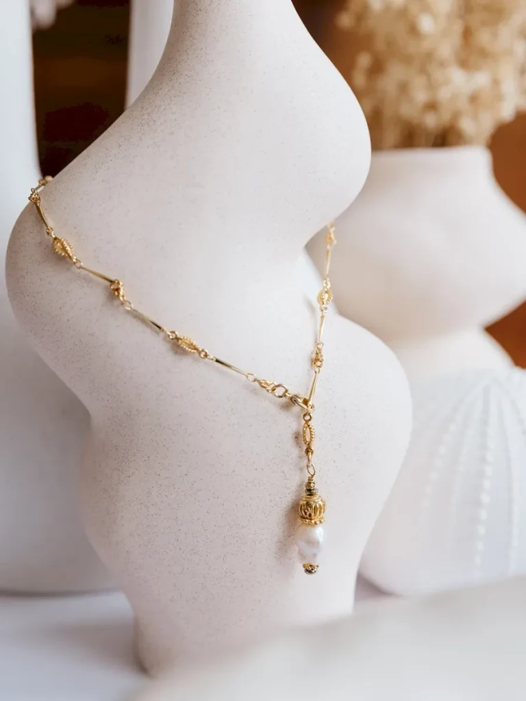 collier chaine pendule cravate Suzanne