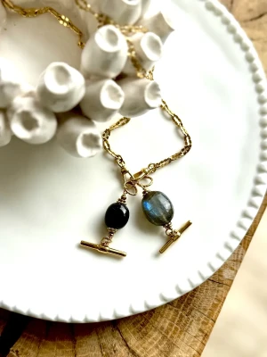 POMPON TOGGLE LABRADORITE / OBSIDIENNE DORÉE - Protection