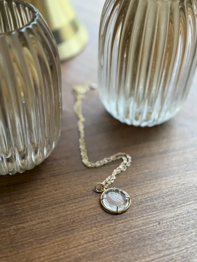 PENDENTIF MÉDAILLON CRISTAL DE ROCHE PAULETTE QUINCAILLERIE_11