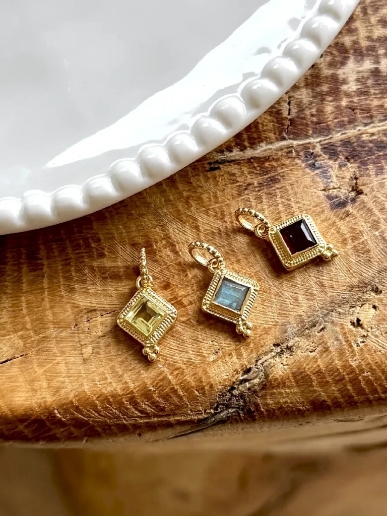 PENDENTIF PIERRES NATURELLES PAULETTE QUINCAILLERIE